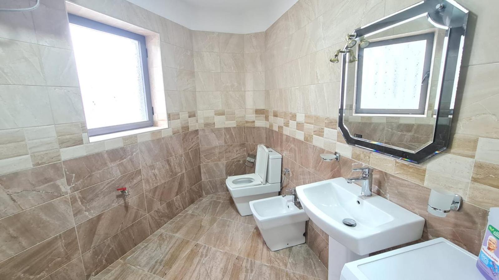 Calmly, Spacious Apartment Next To Usa Embassy Тирана Экстерьер фото